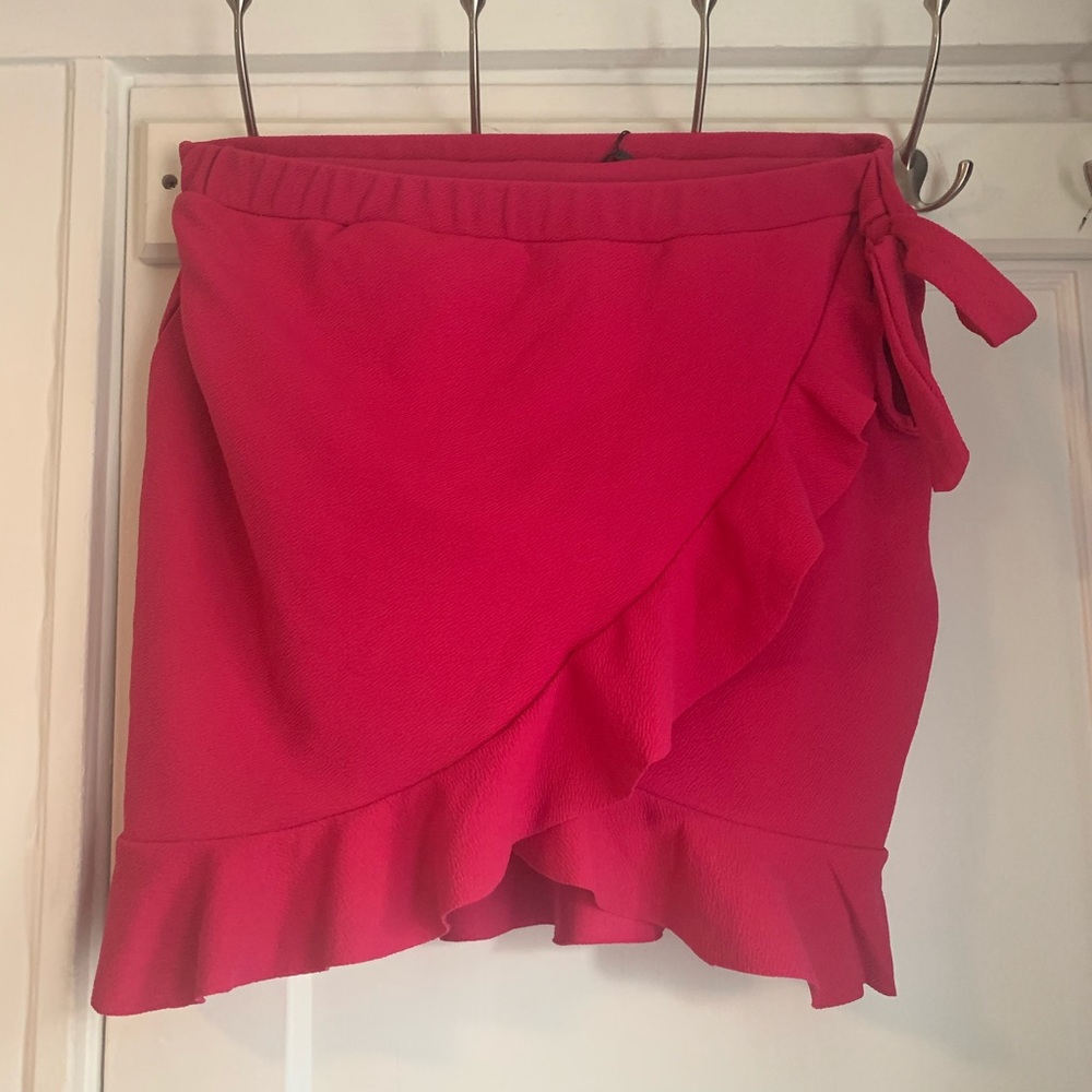 Boohoo skirt! Brand new.